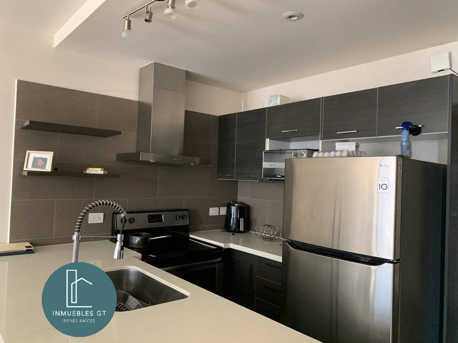 Apartamento en RENTA, zona 10 Próceres - Image 1