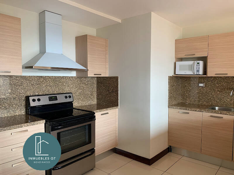 Apartamento amplio en RENTA zona 15 - Image 1