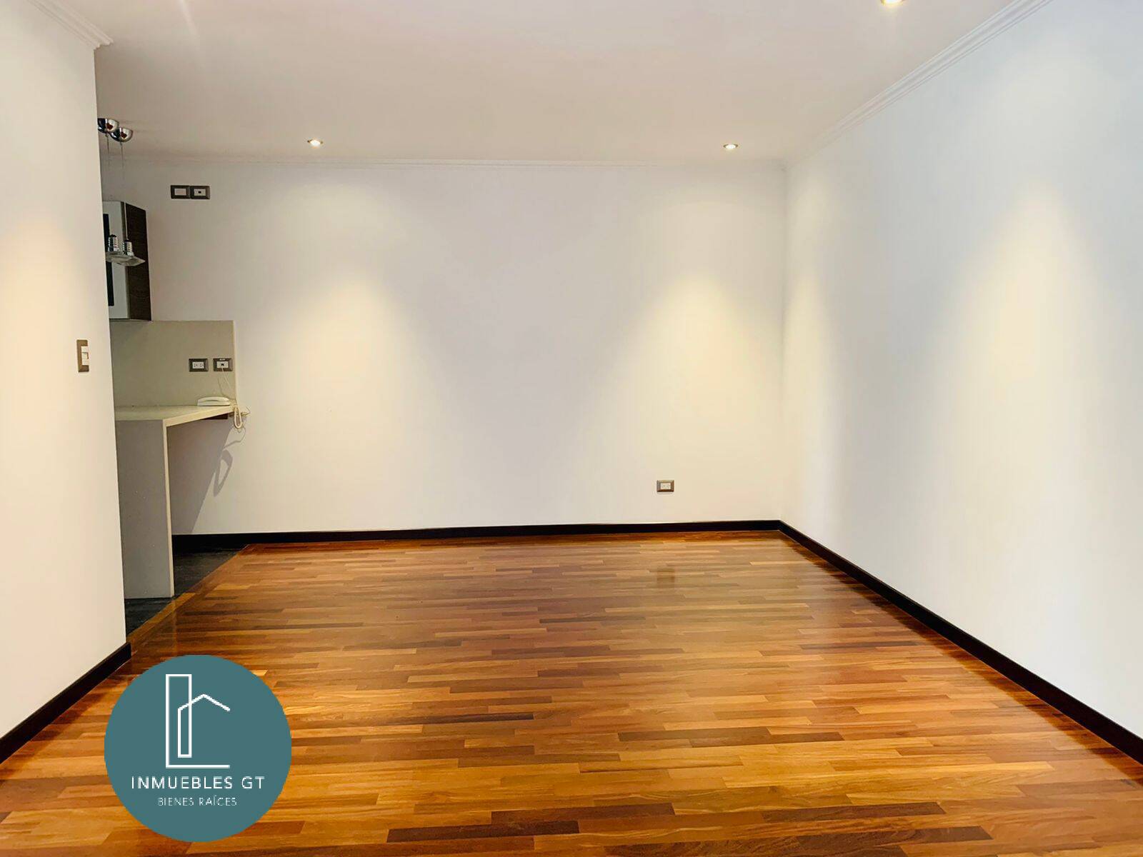 Apartamento en RENTA en zona 10 - Edificio Vivenza - Image 4