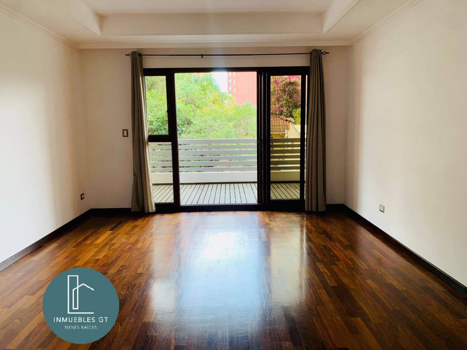 Apartamento en RENTA en zona 10 - Edificio Vivenza - Image 1