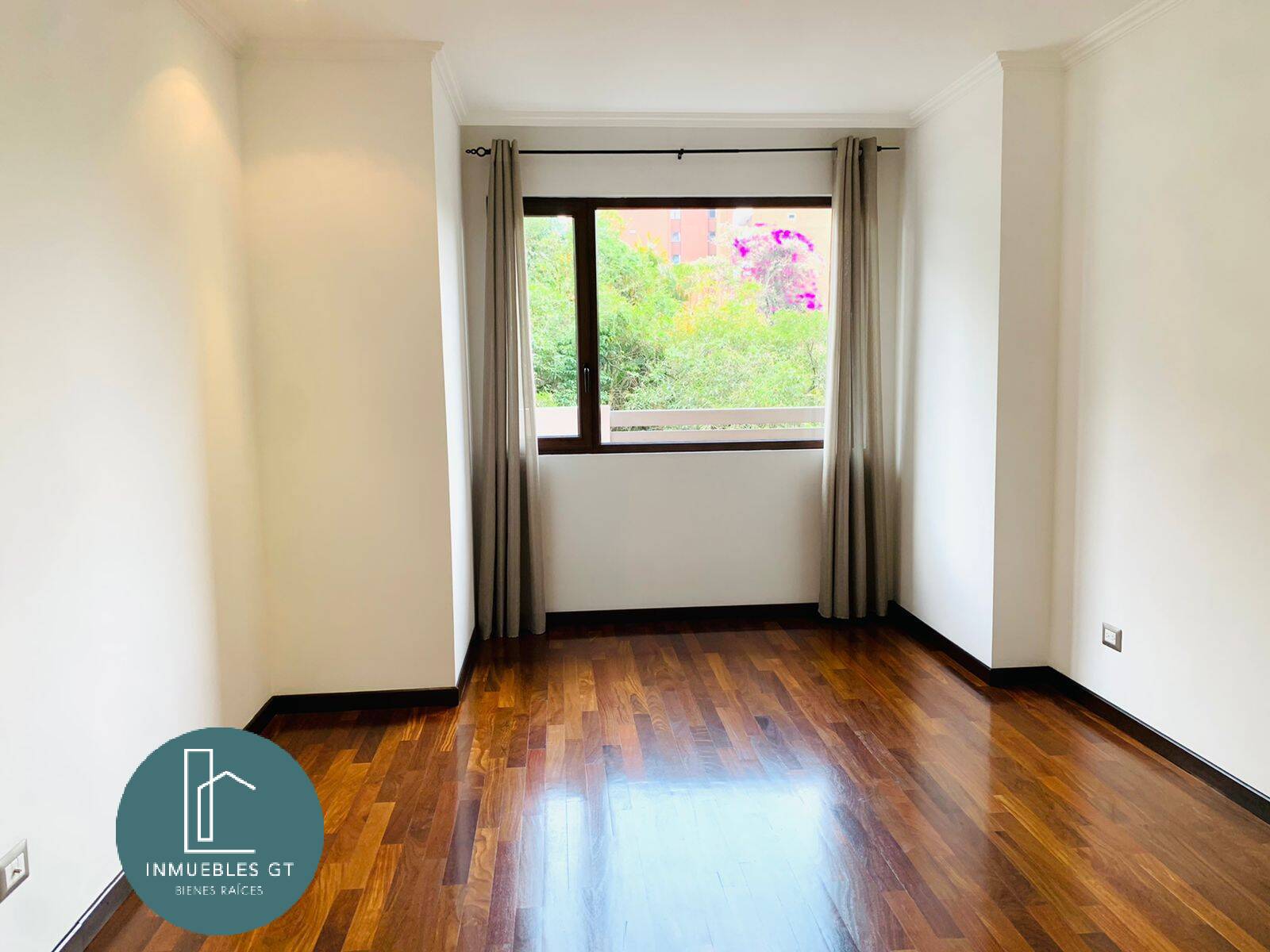 Apartamento en RENTA en zona 10 - Edificio Vivenza - Miniatura 9