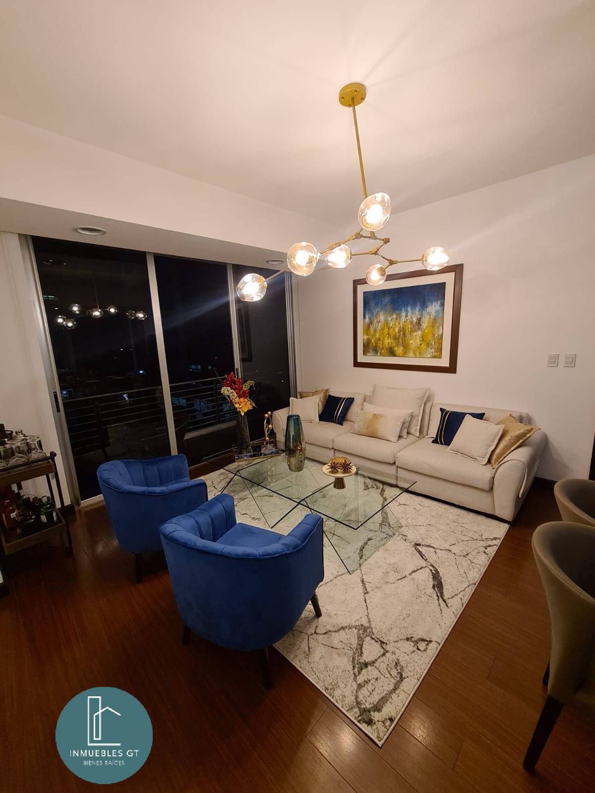 Apartamento en VENTA zona 10 - Image 1