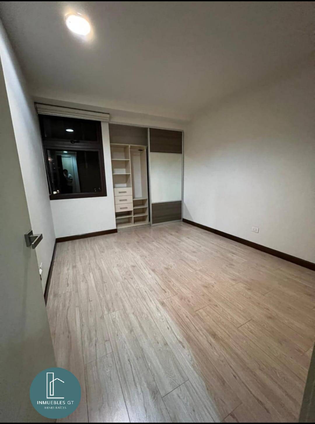 Apartamento en VENTA Próceres zona 10 PARA INVERSIÓN - Image 4