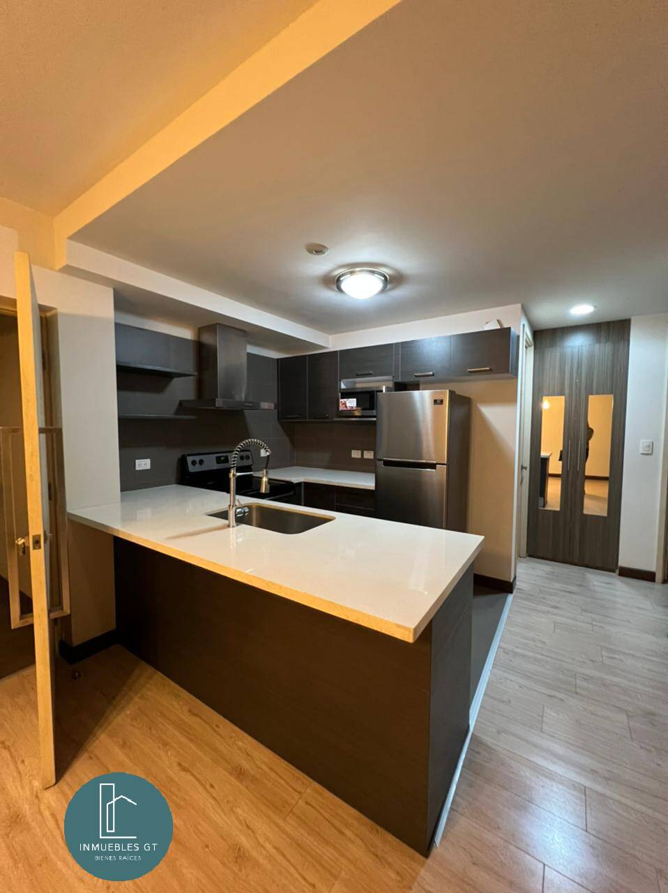 Apartamento en VENTA Próceres zona 10 PARA INVERSIÓN - Image 3