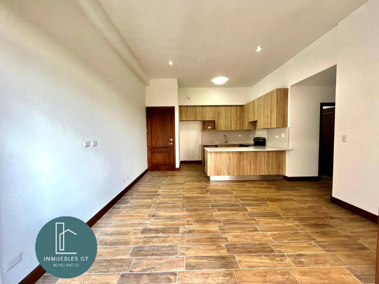 Apartamento en RENTA en zona 10 - Salvatorre - Image 3