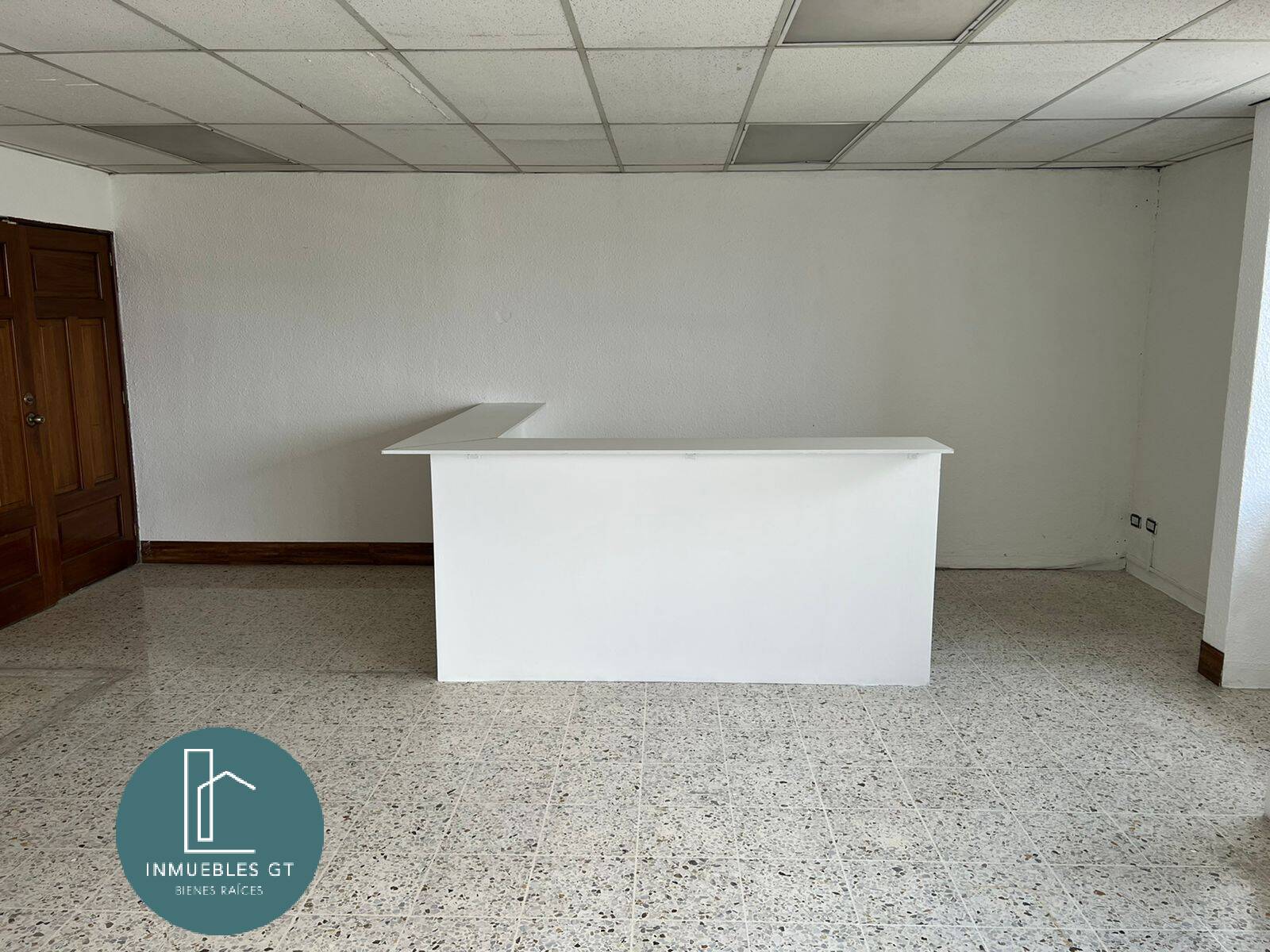 Oficina en RENTA en zona 10 Centro Empresarial - Miniatura 7