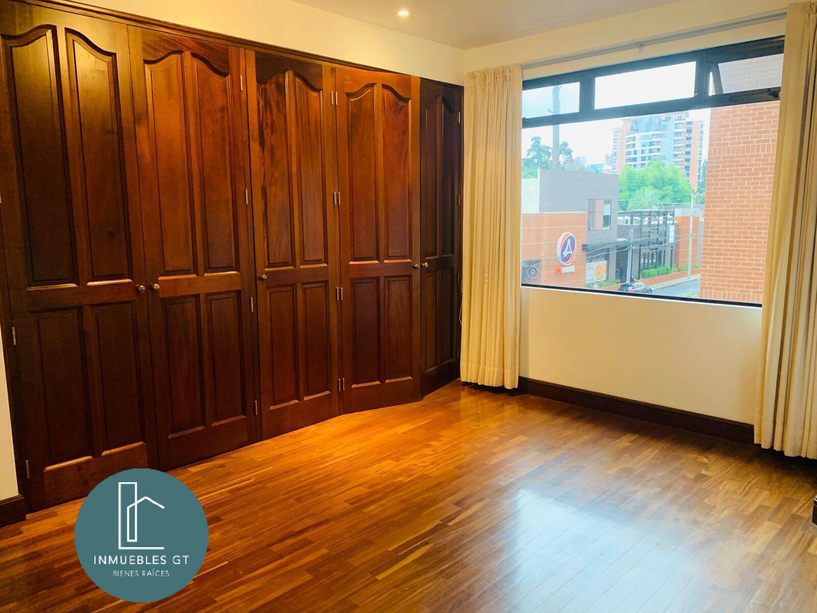 Apartamento en VENTA en zona 10 - San Ignacio - Image 2