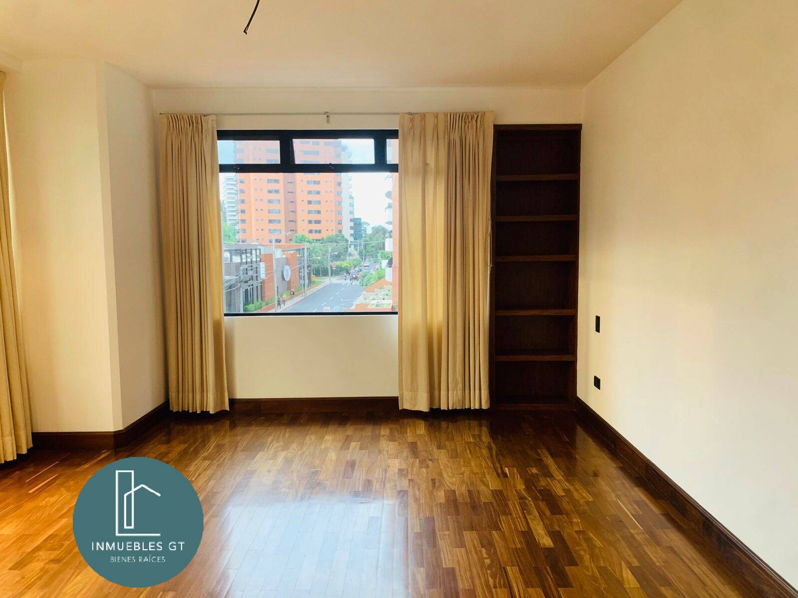 Apartamento en VENTA en zona 10 - San Ignacio - Image 4