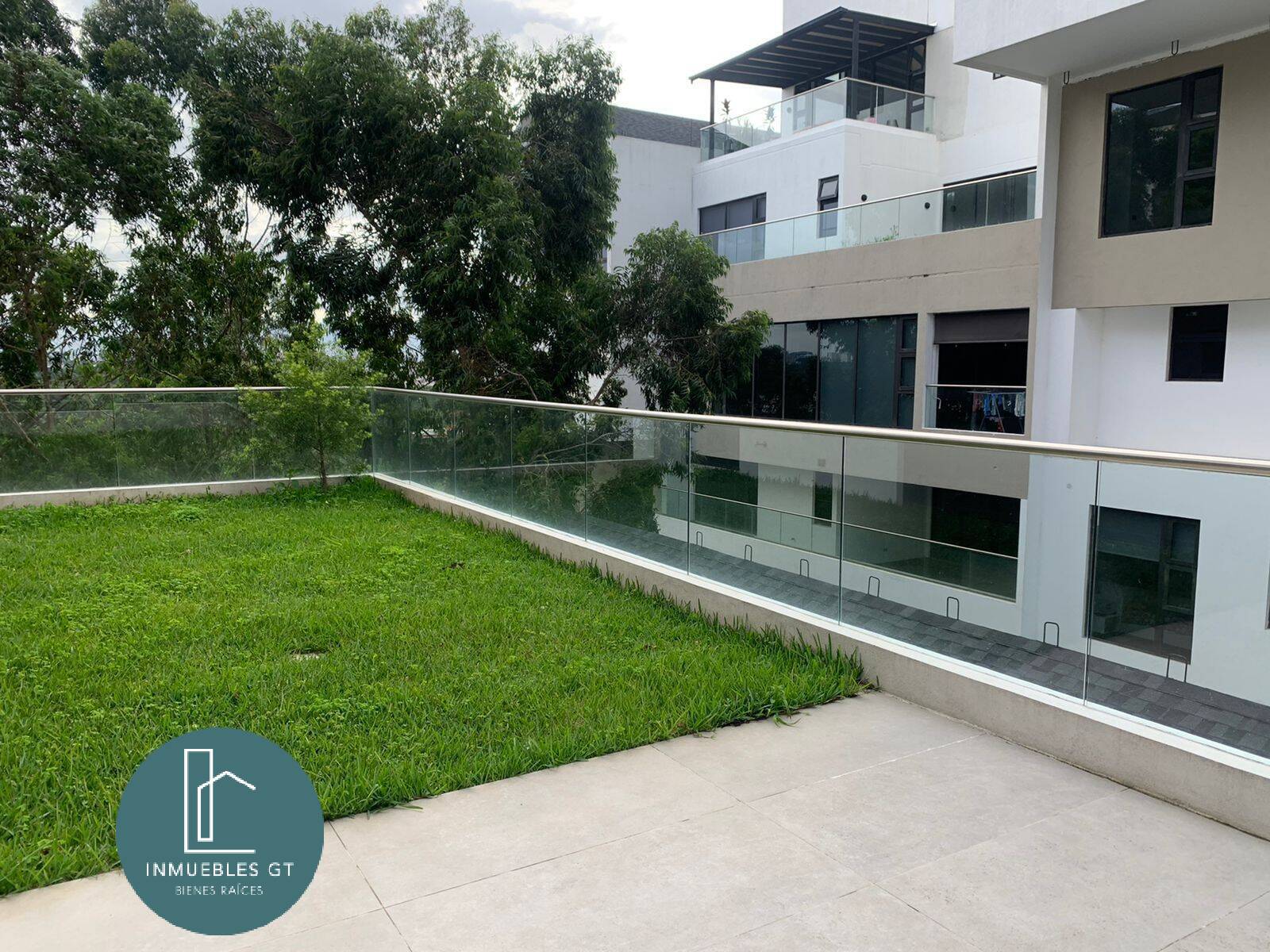 Apartamento con jardín y terraza en RENTA zona 16 - Miniatura 9