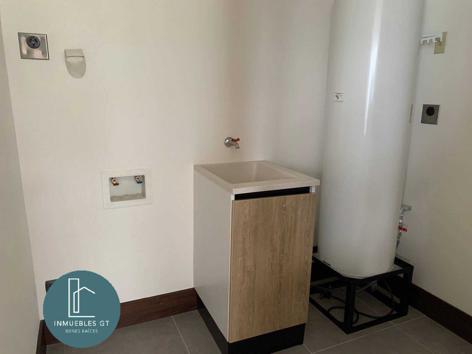 Apartamento con jardín y terraza en RENTA zona 16 - Miniatura 8