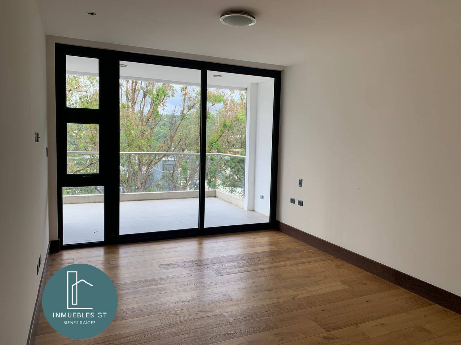 Apartamento con jardín y terraza en RENTA zona 16 - Miniatura 11