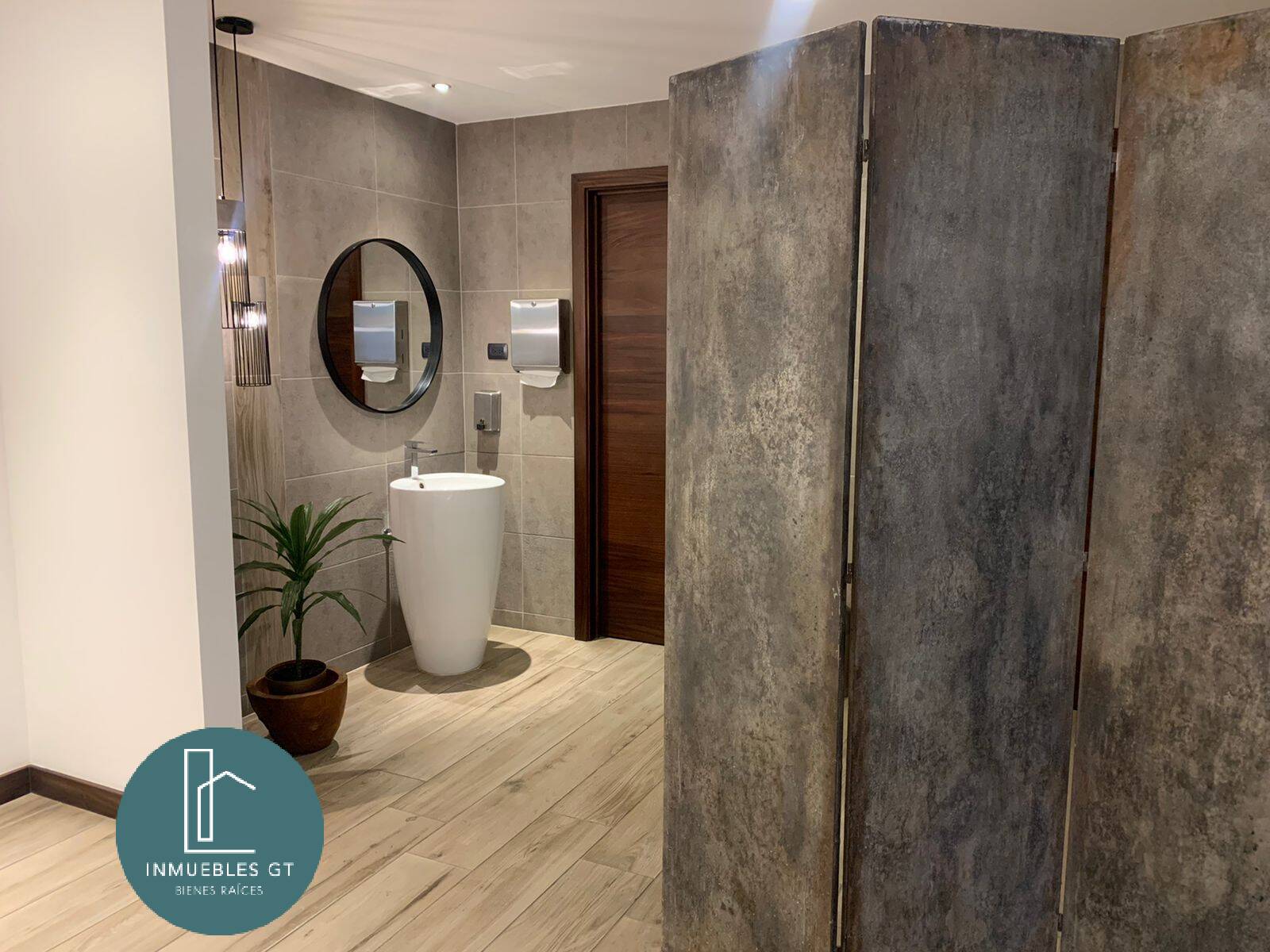 Apartamento con jardín y terraza en RENTA zona 16 - Miniatura 18