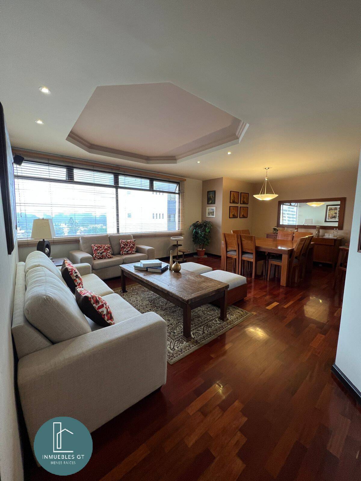 Apartamento en VENTA zona 14 - Image 1