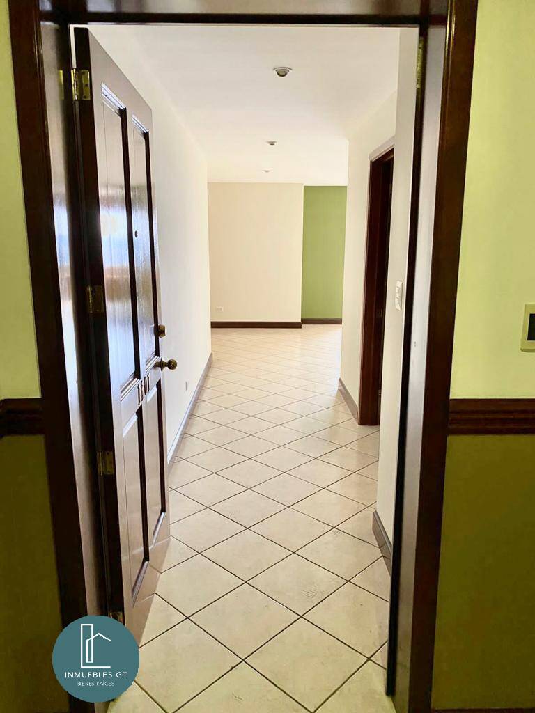 Apartamento en RENTA- Edificio Milenia, zona 10. - Image 4