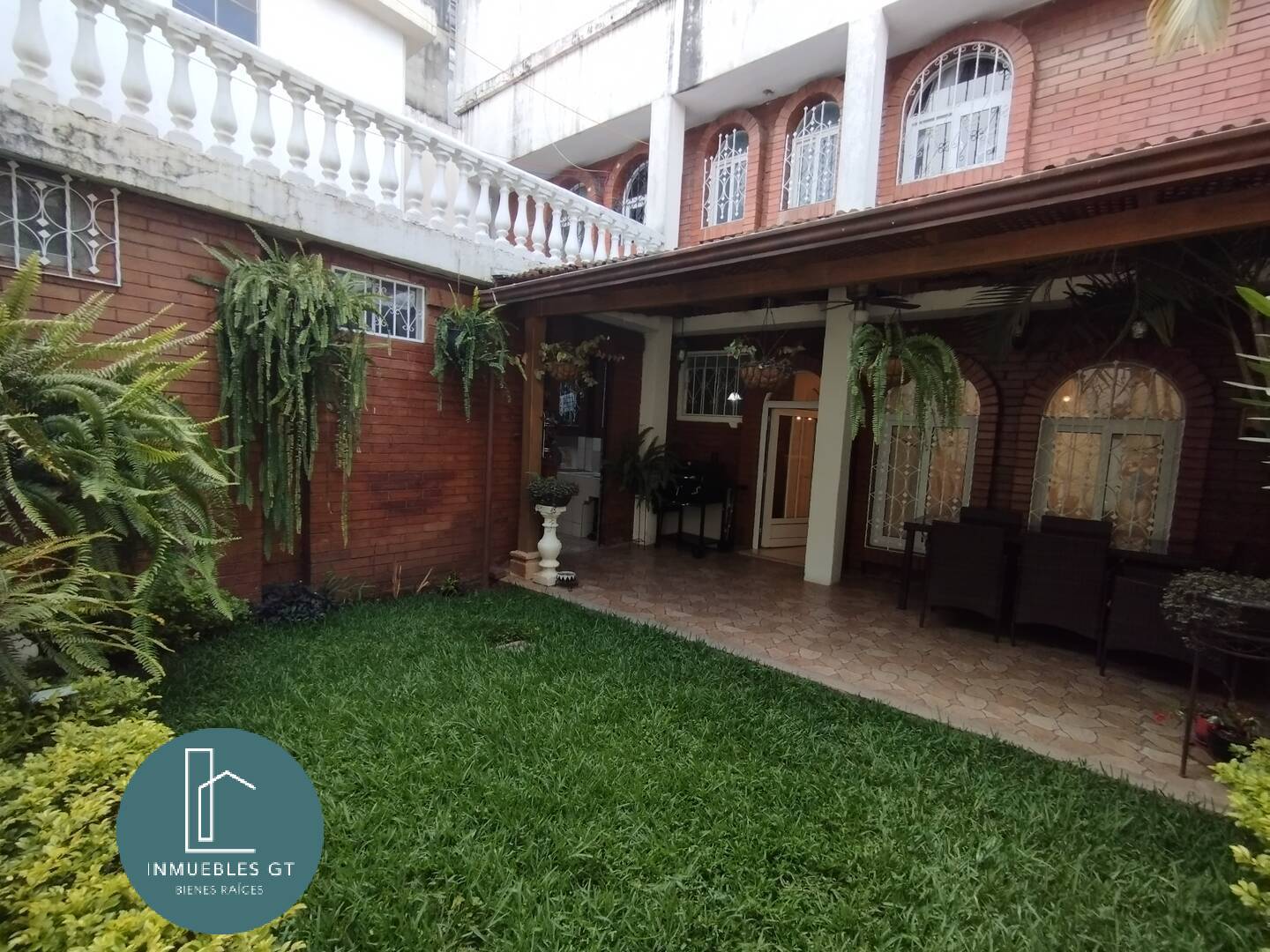 Casa en Venta zona 10 - Image 1