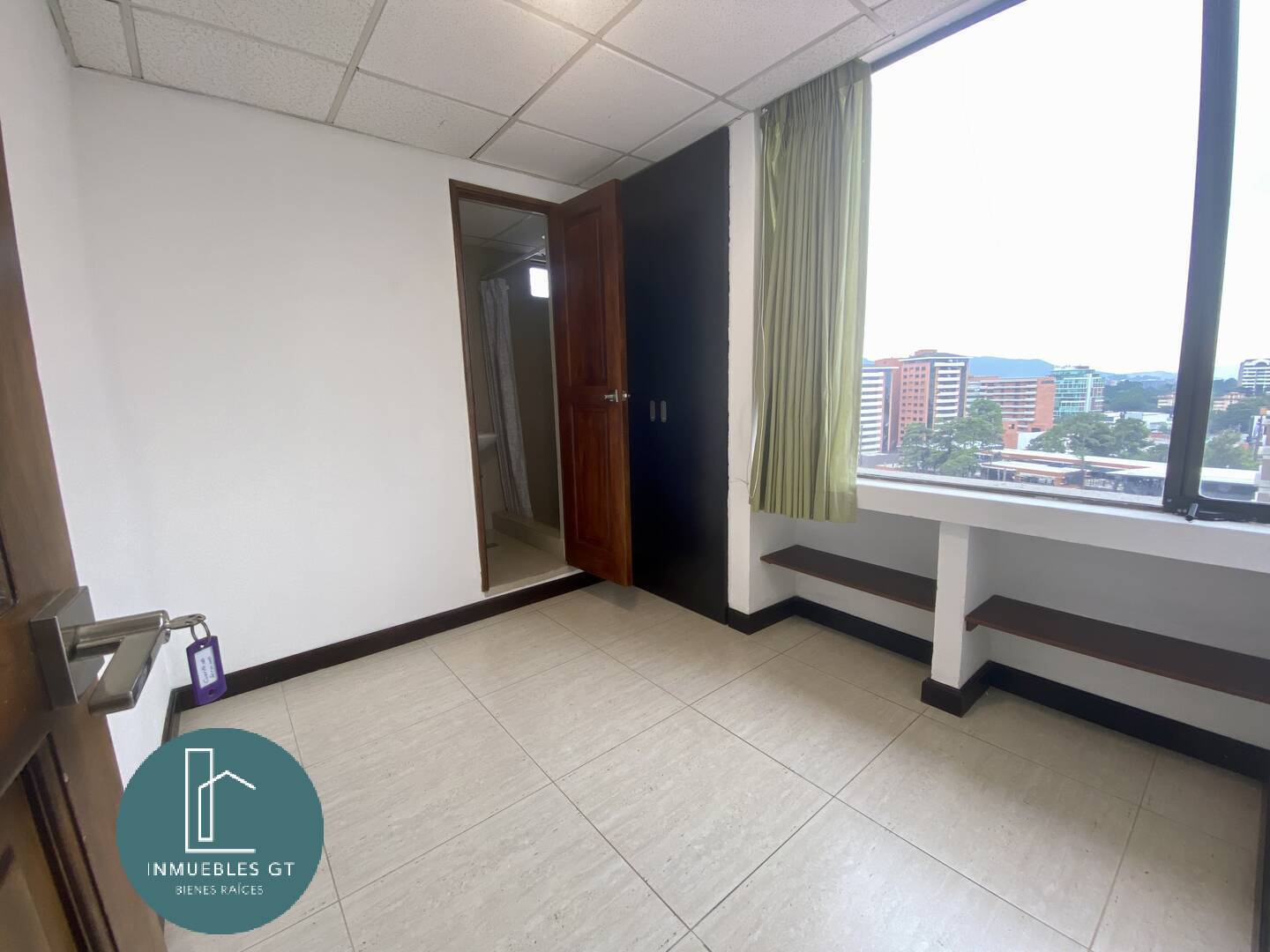 Apartamento en renta zona 10 - Image 3