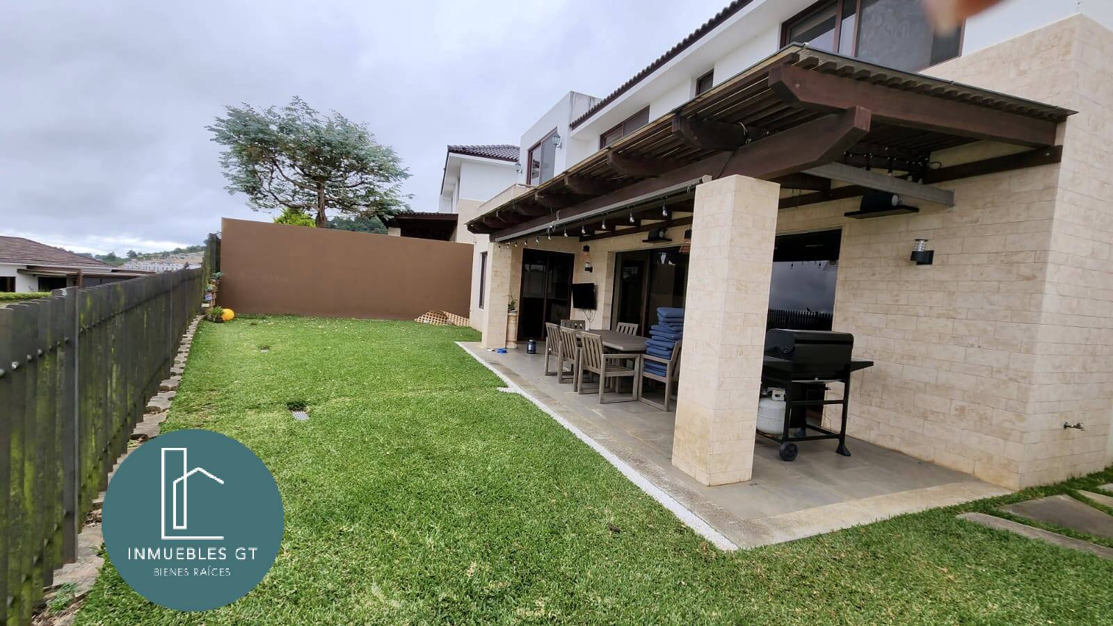 Casa en VENTA zona 16 Lomas de San Isidro - Image 2