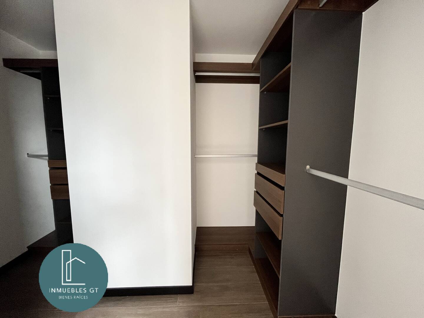 Apartamento en renta zona 10 IQ10 - Image 3