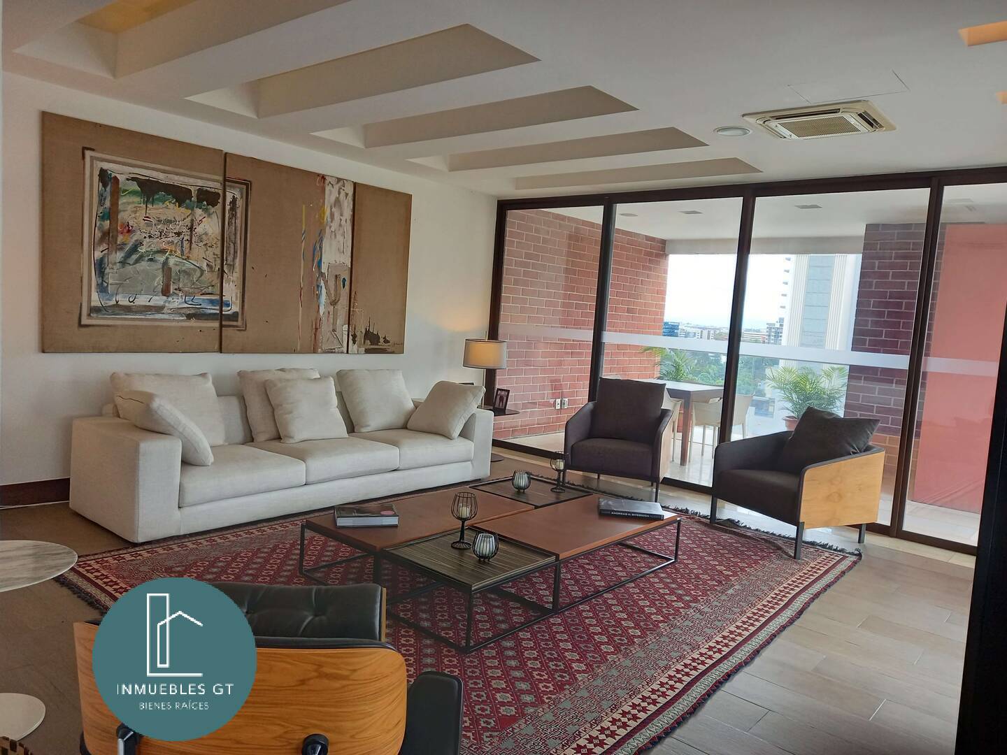 Apartamento en Venta zona 10 - Image 2