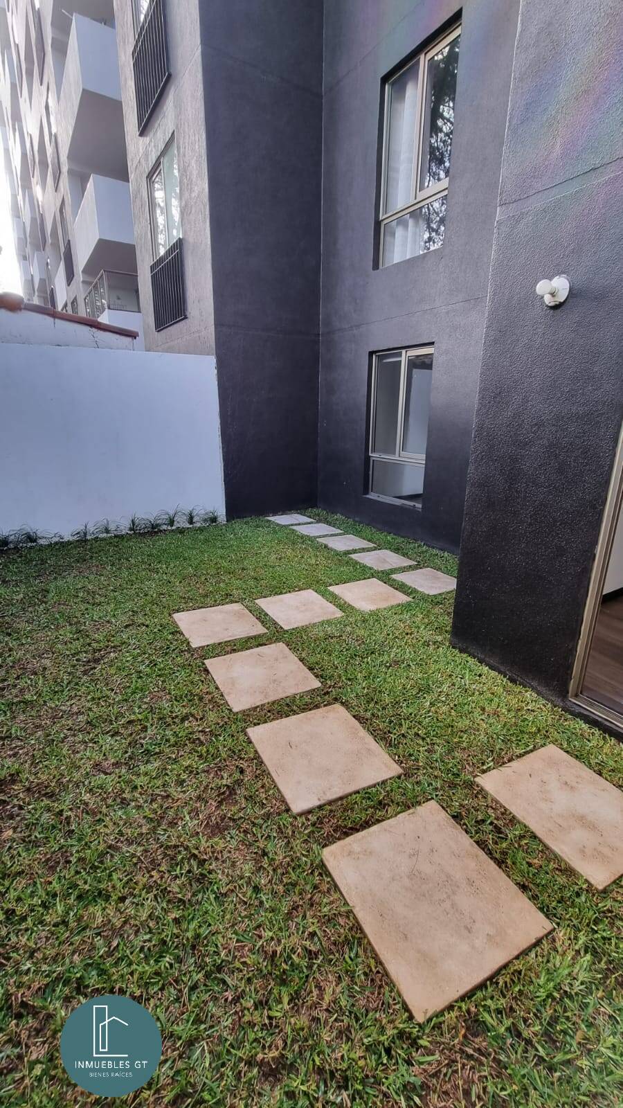 Apartamento en renta zona 15 Bonavita - Image 1