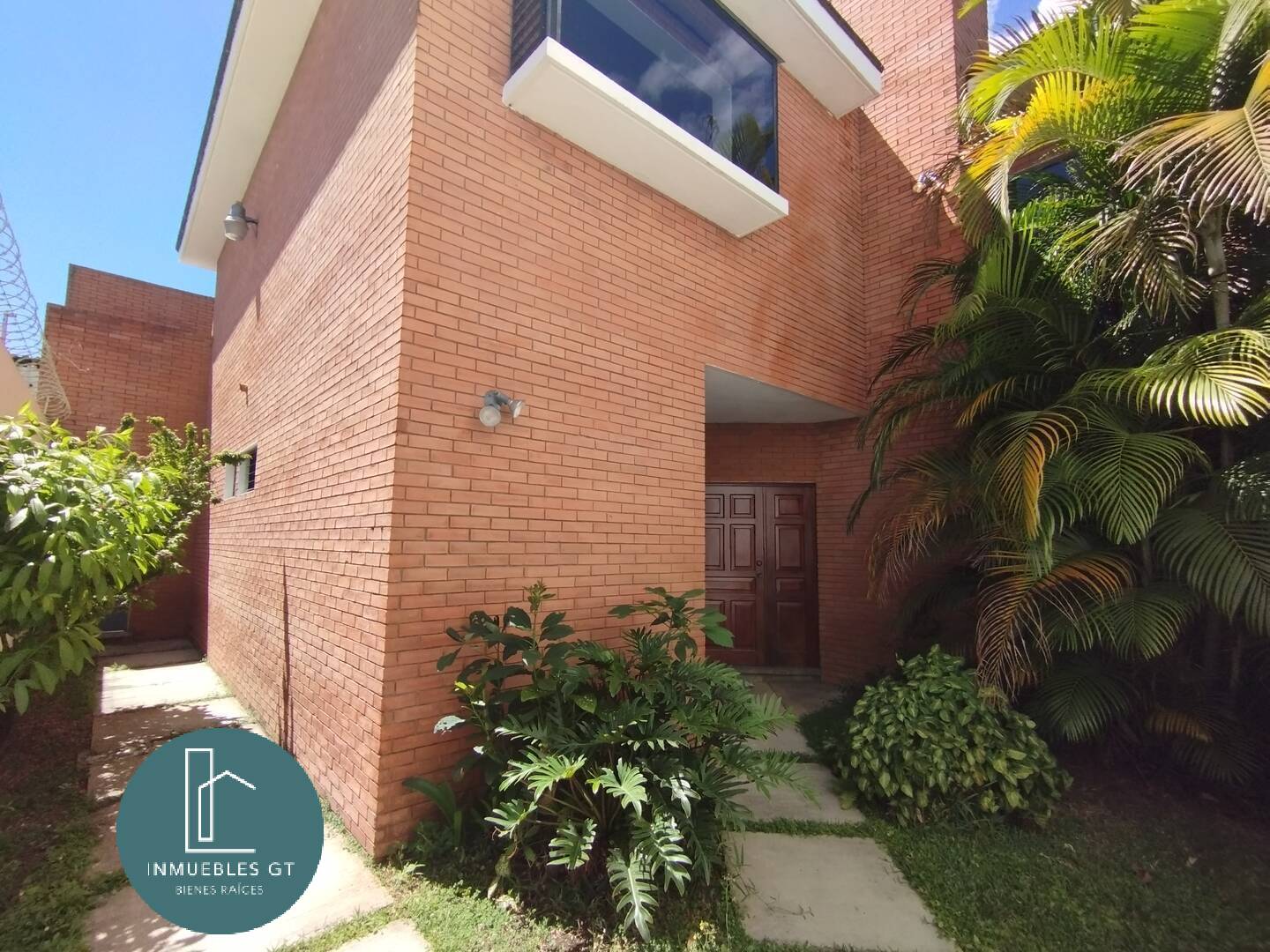 Casas en Venta zona 12 - Image 1