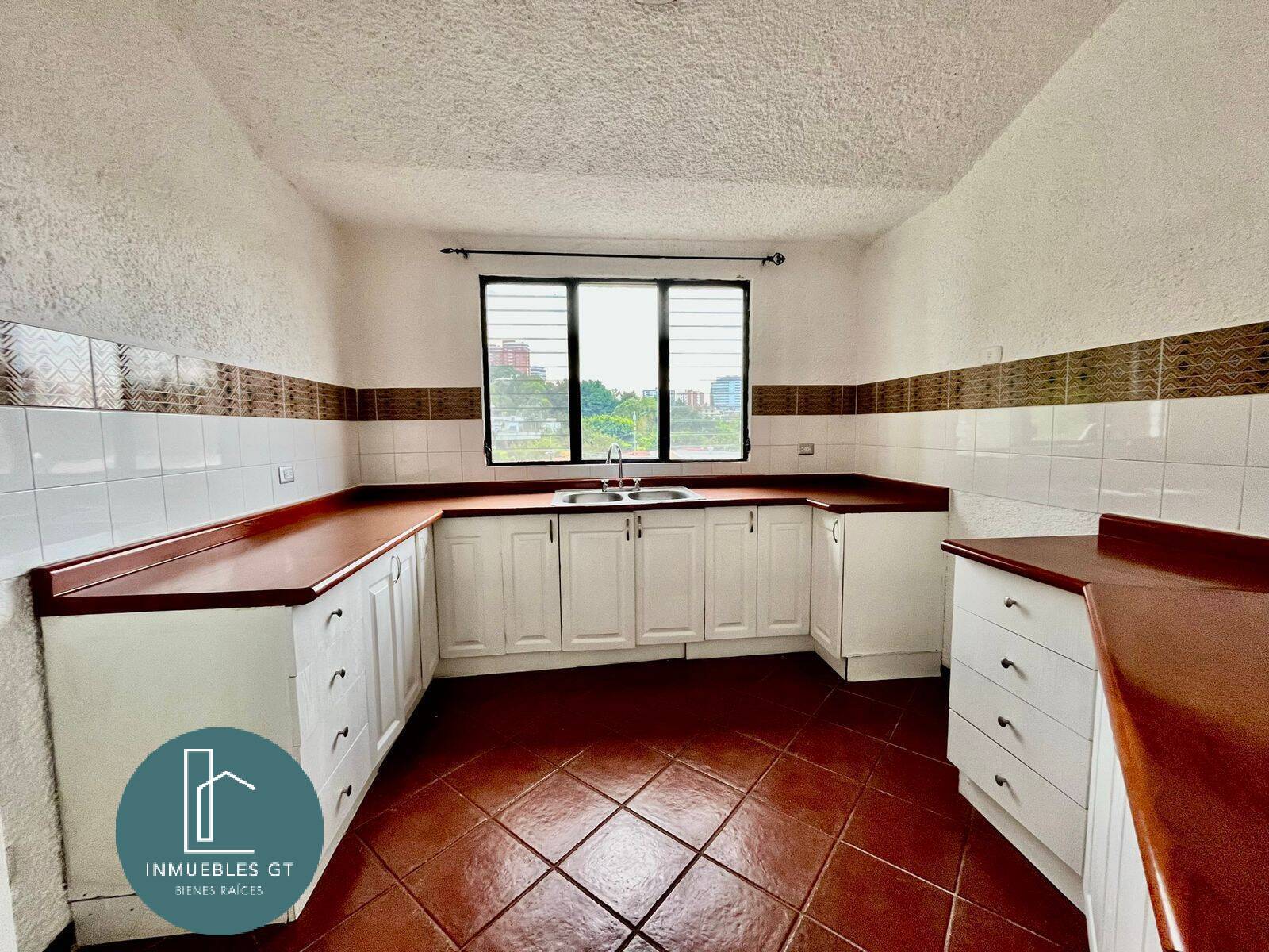 Casa en RENTA en San Lázaro zona 15 - Image 4