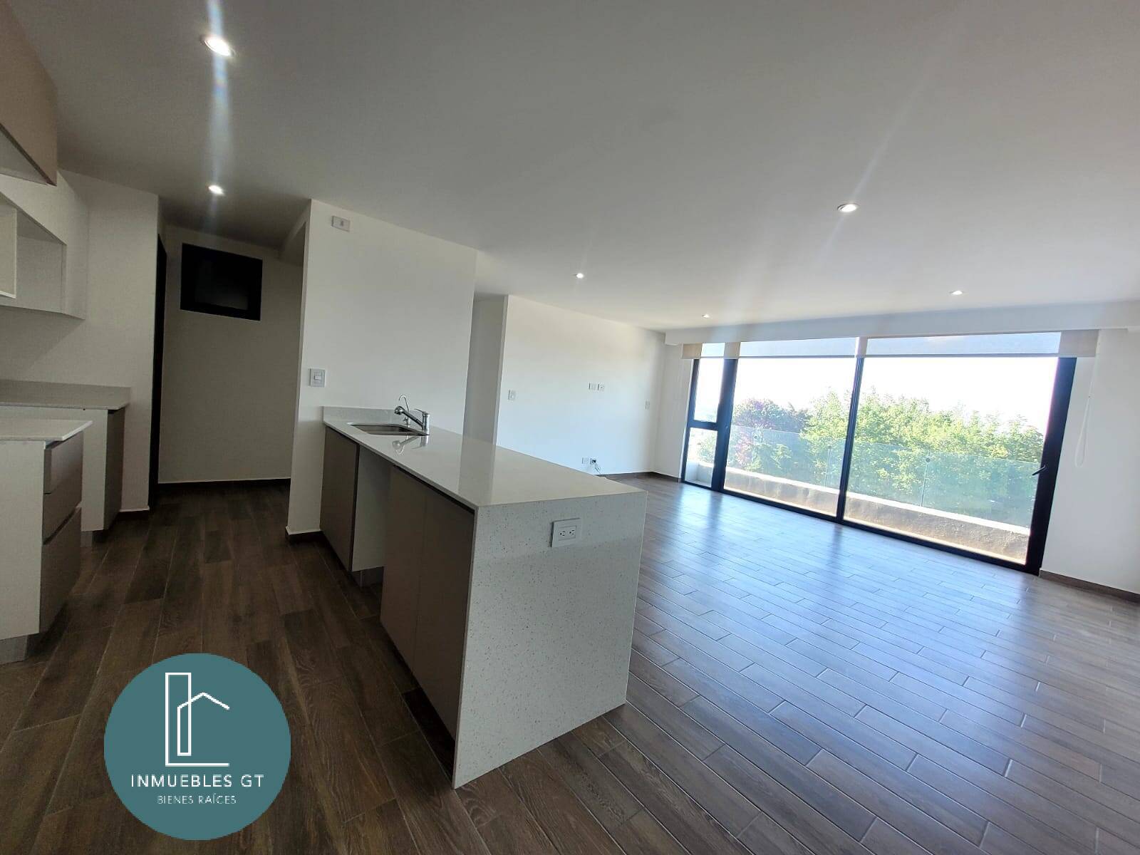 Apartamento en RENTA, zona 15, Parque 15 - Image 3