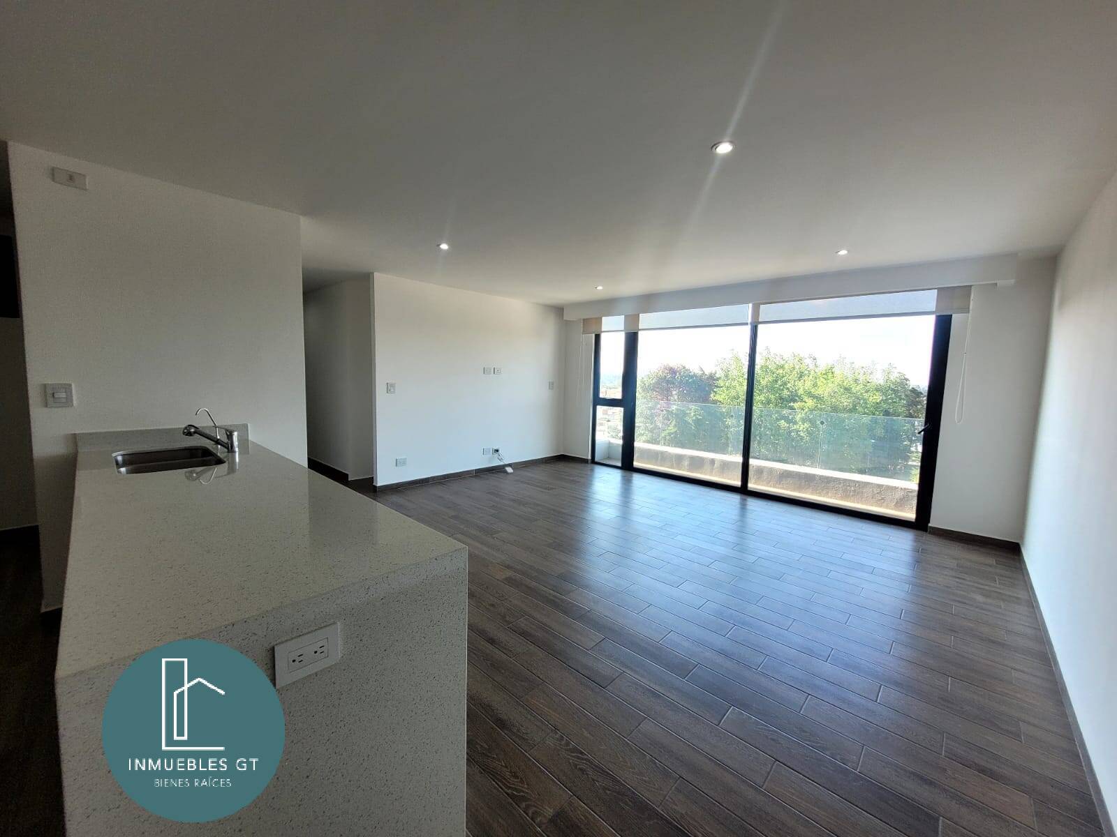 Apartamento en RENTA, zona 15, Parque 15 - Image 2