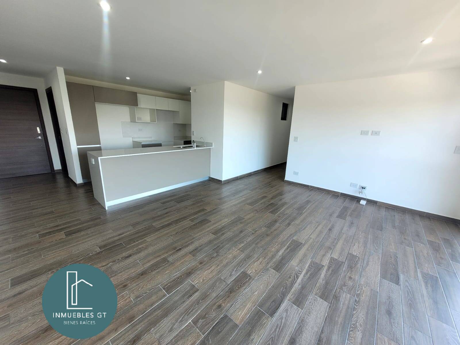 Apartamento en RENTA, zona 15, Parque 15 - Image 5