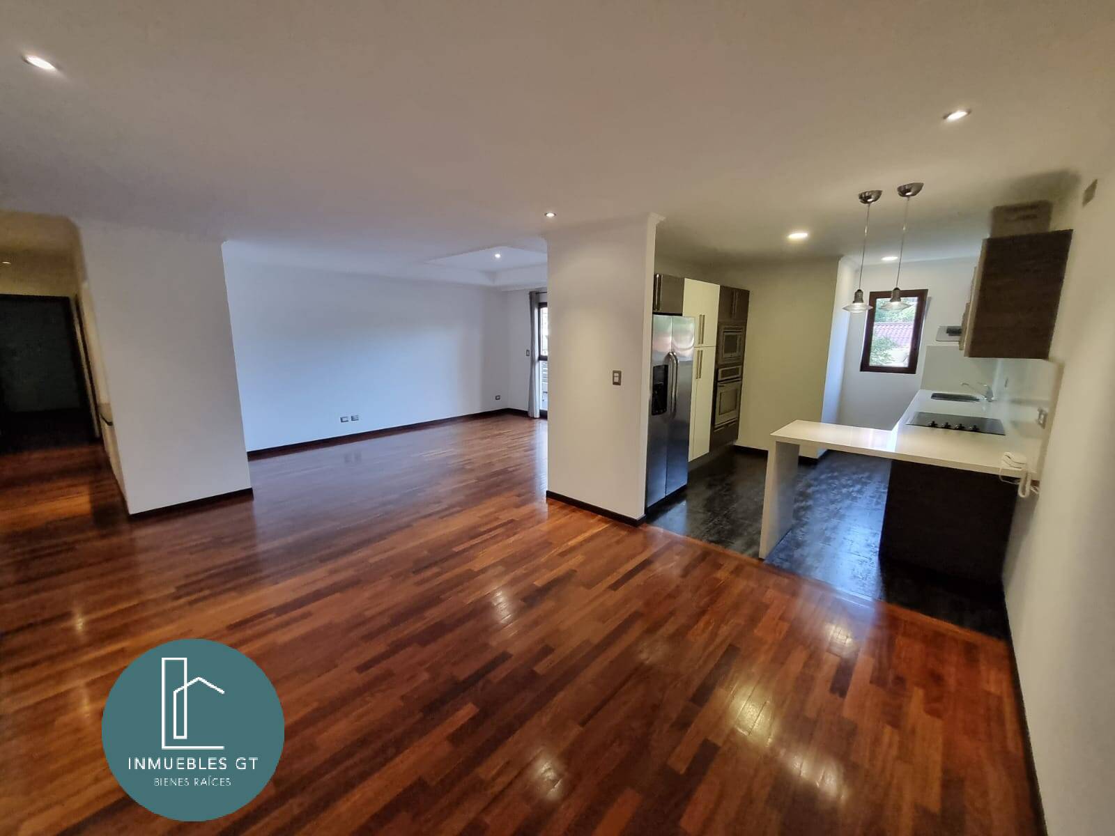 Apartamento en RENTA en Vivenza zona 10 - Image 1