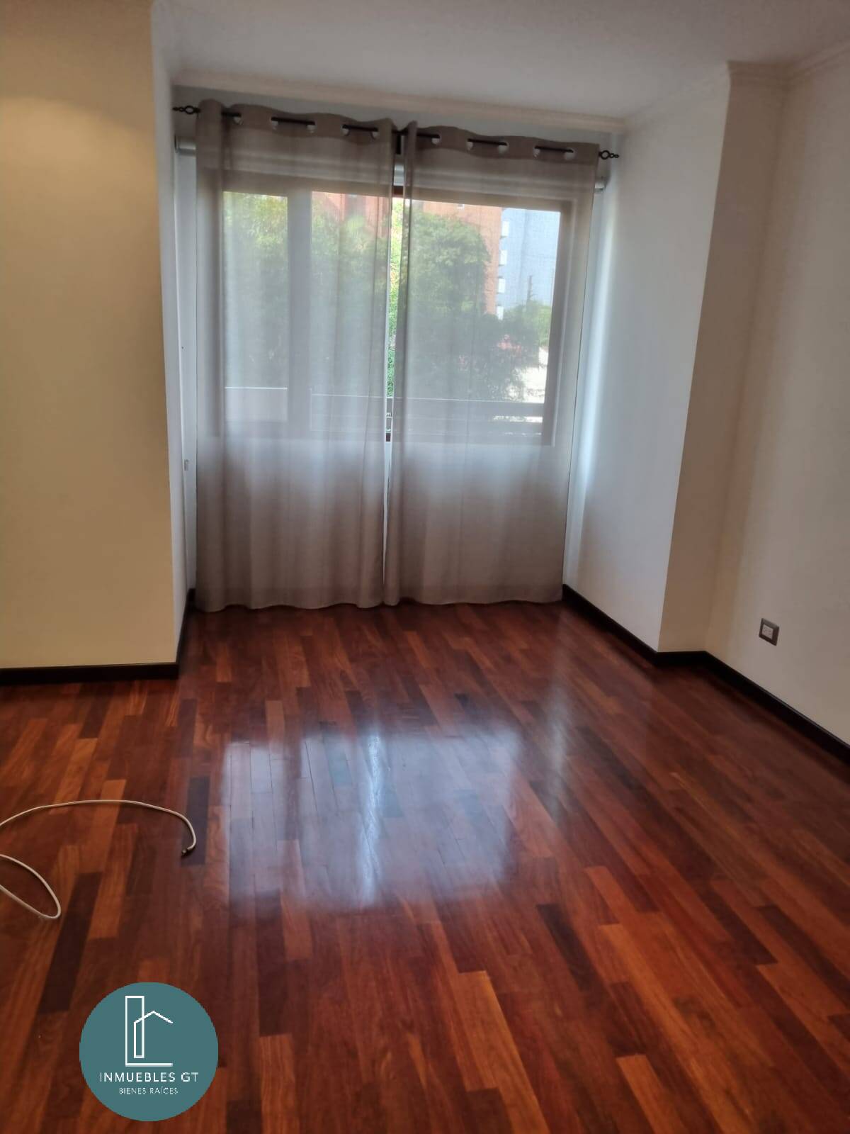 Apartamento en RENTA en Vivenza zona 10 - Image 2