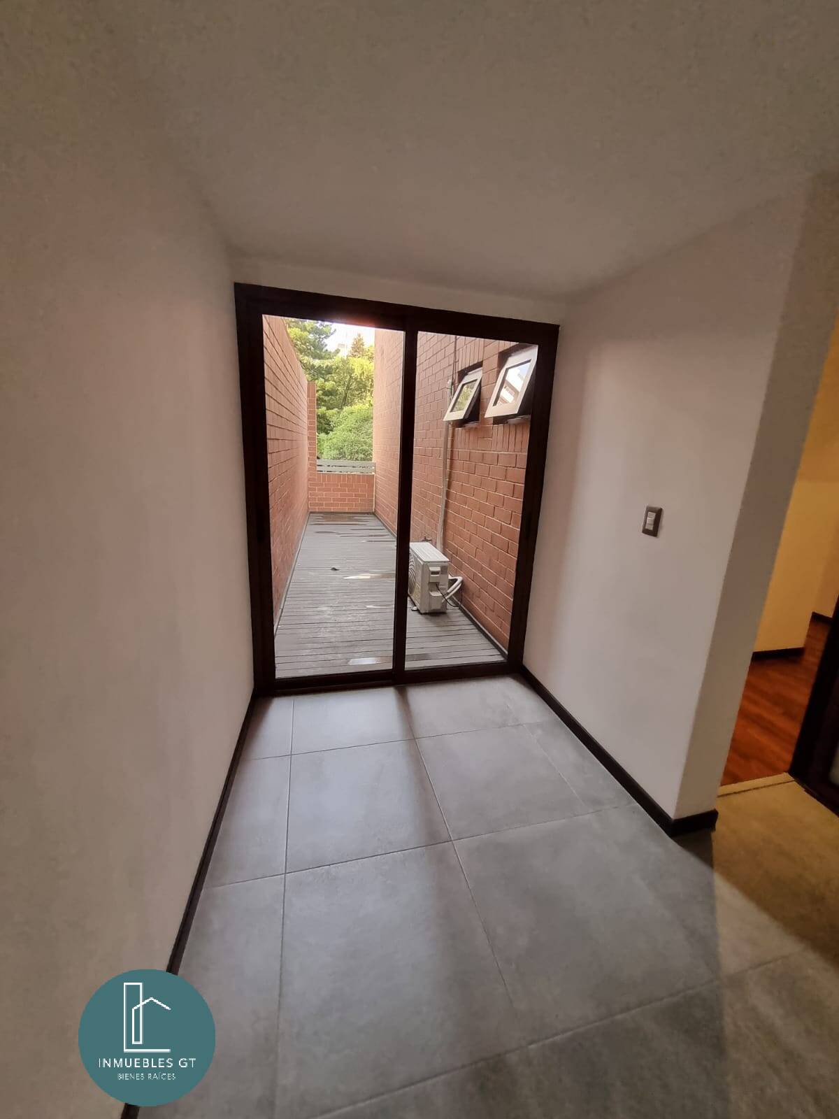 Apartamento en RENTA en Vivenza zona 10 - Image 5