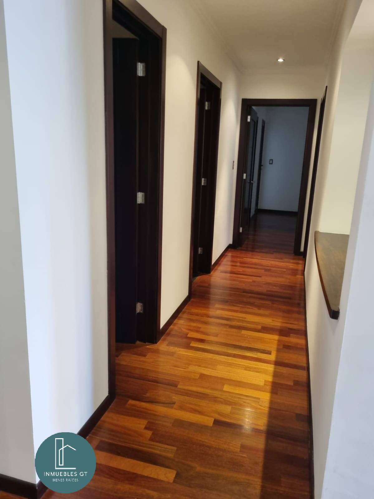 Apartamento en RENTA en Vivenza zona 10 - Image 3