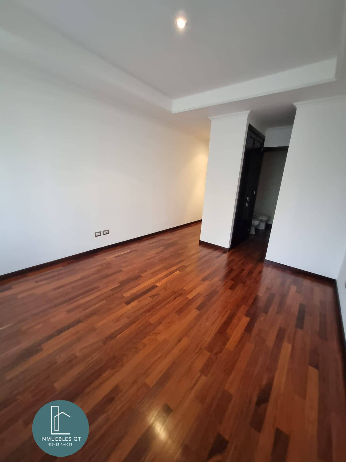 Apartamento en RENTA en Vivenza zona 10 - Miniatura 8