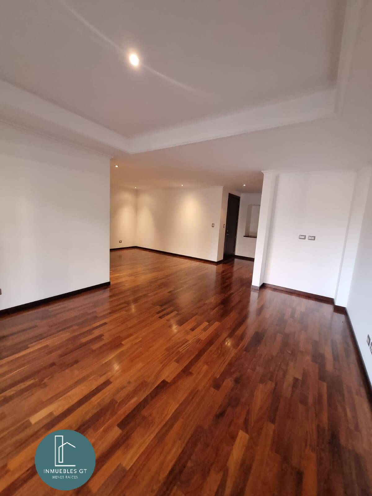 Apartamento en RENTA en Vivenza zona 10 - Miniatura 12