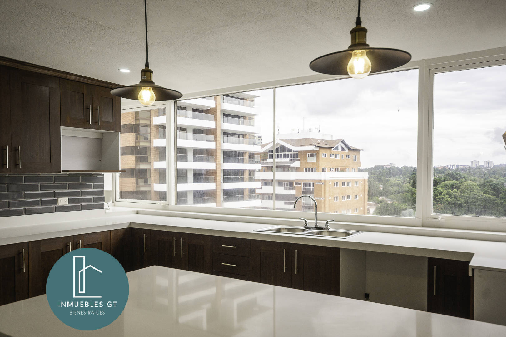 Penthouse en Venta zona 14 - Image 1
