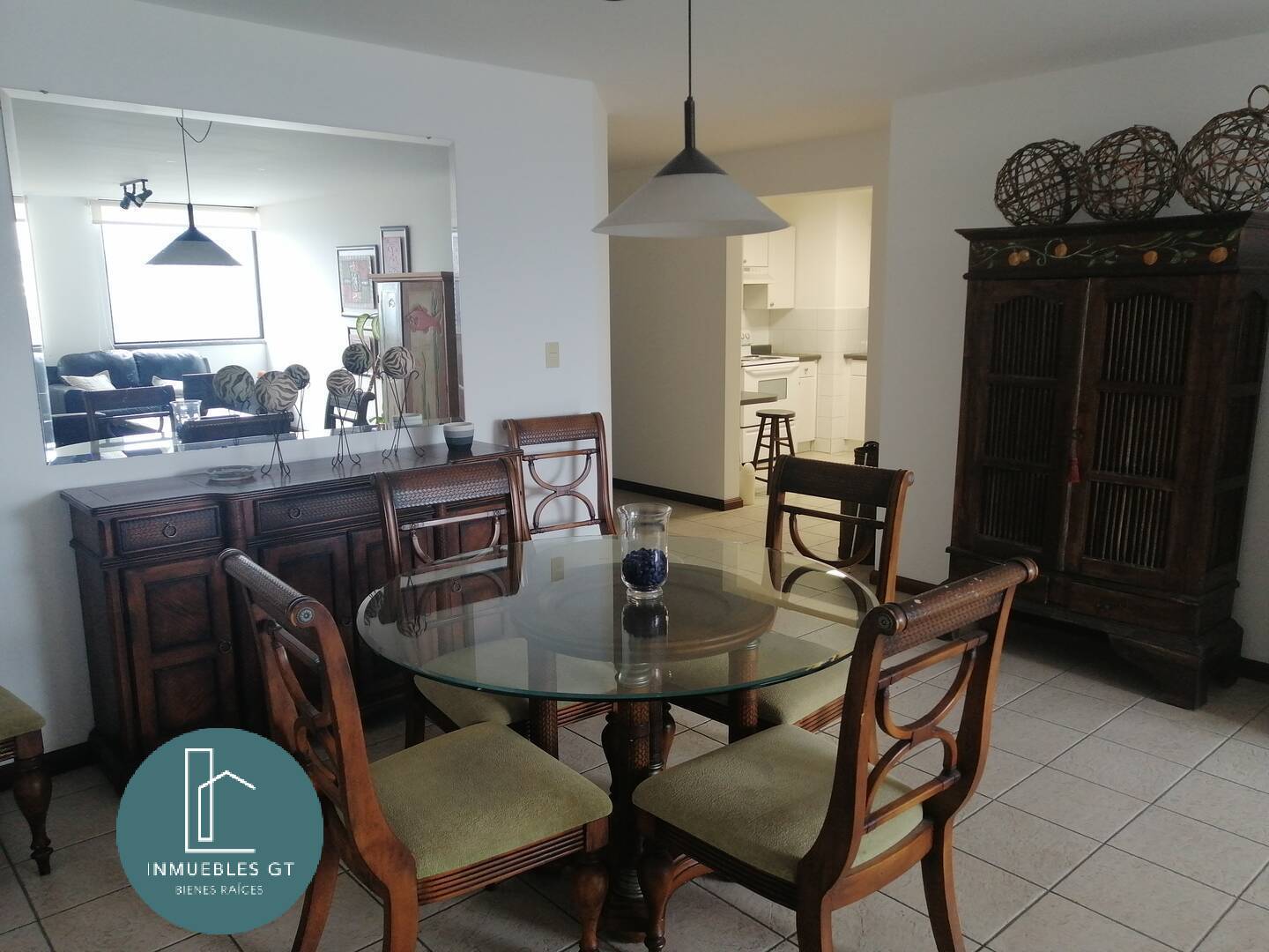 Apartamento amueblado zona 14
Renta US$925.00 - Image 3