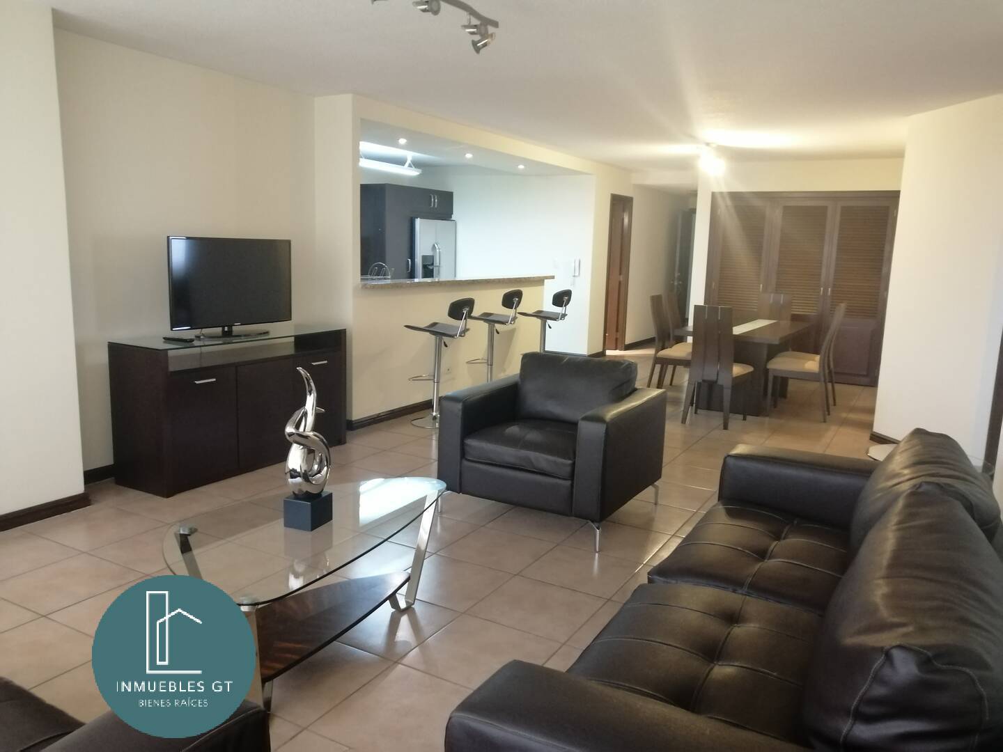 Apartamento en Renta zona 14 - Image 3