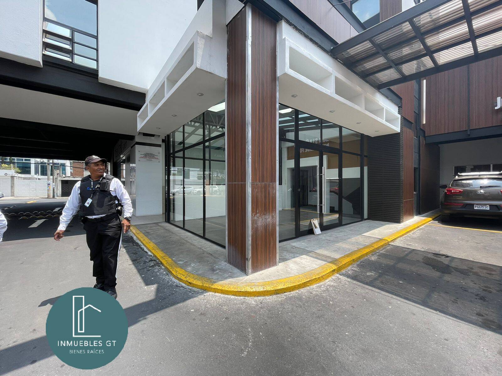 Local Comercial en Renta Zona 10 - Image 2