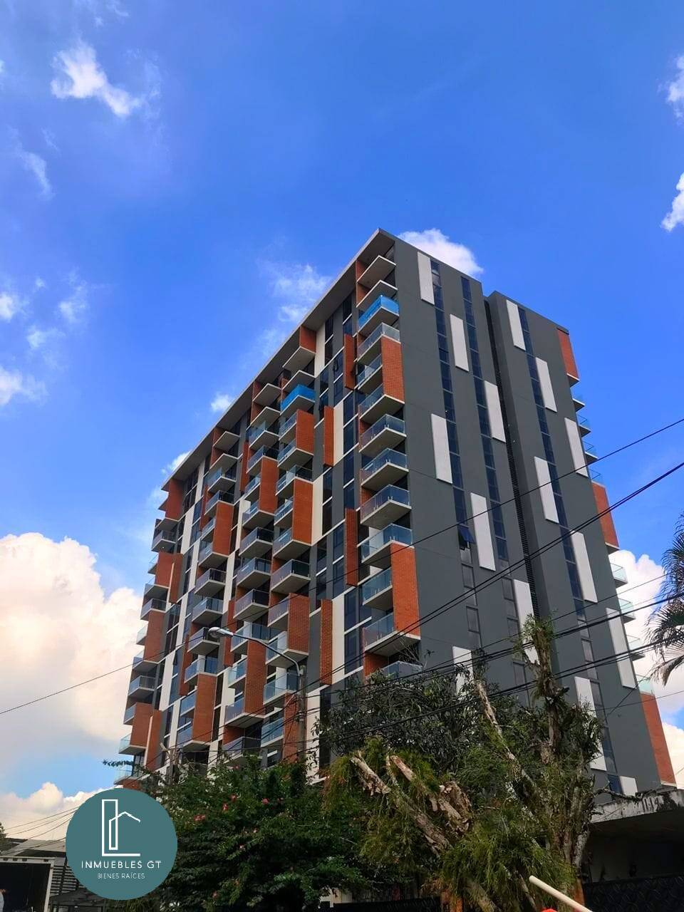 Apartamento en Venta ,Zona 11 - Image 1