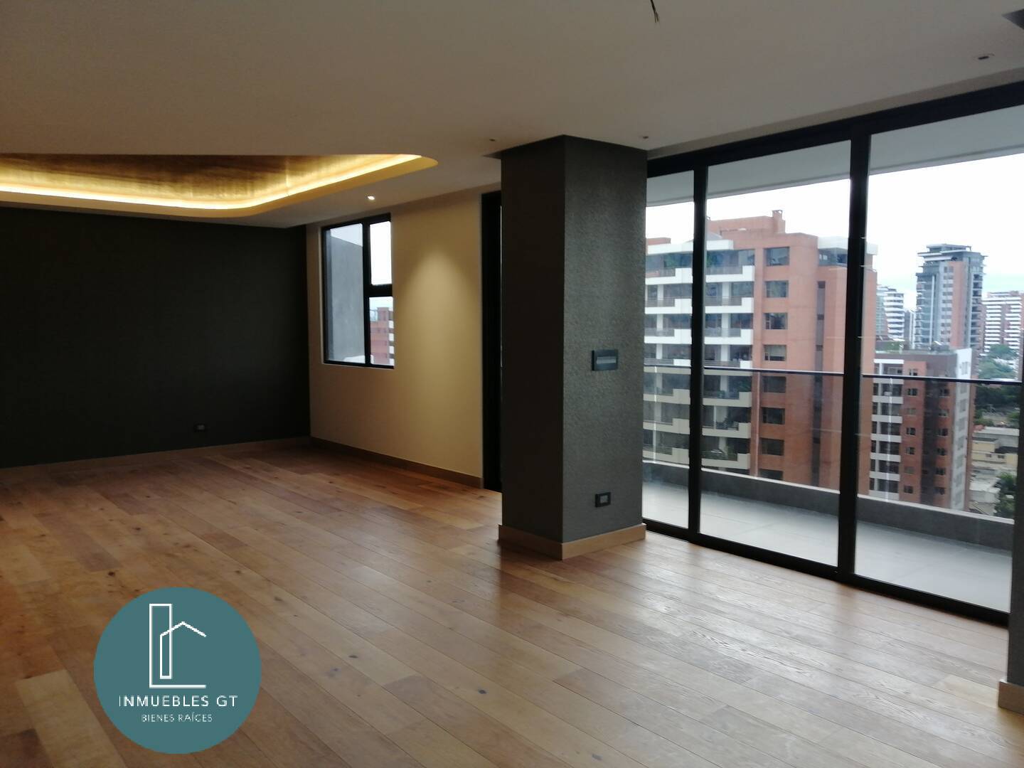 Apartamento en Venta zona 14 - Image 4