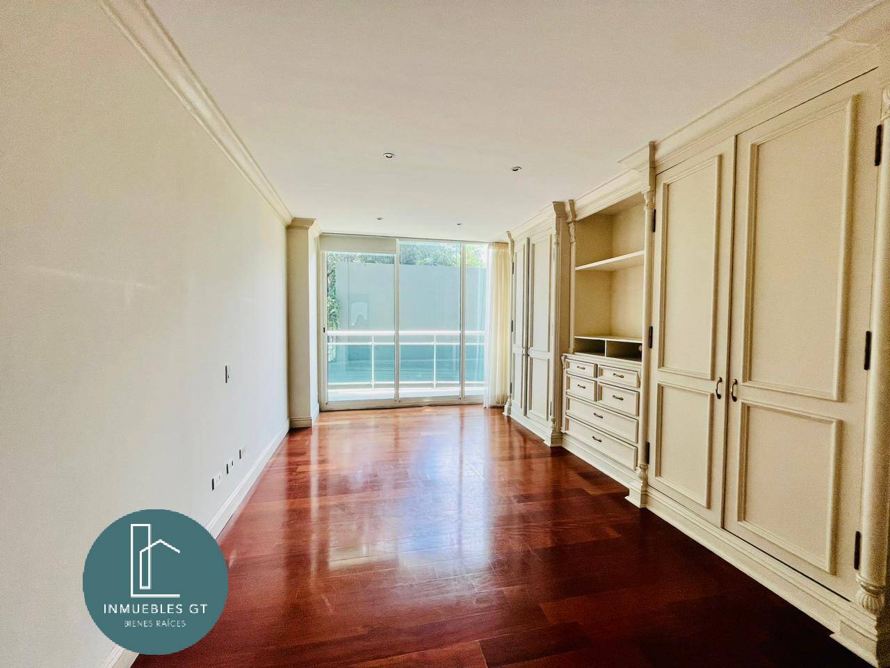 Apartamento en Venta y Renta zona 14 - Image 2