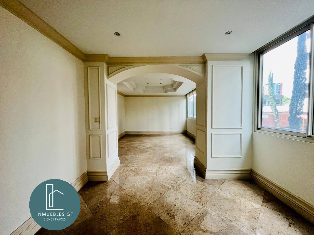 Apartamento en Venta y Renta zona 14 - Image 1