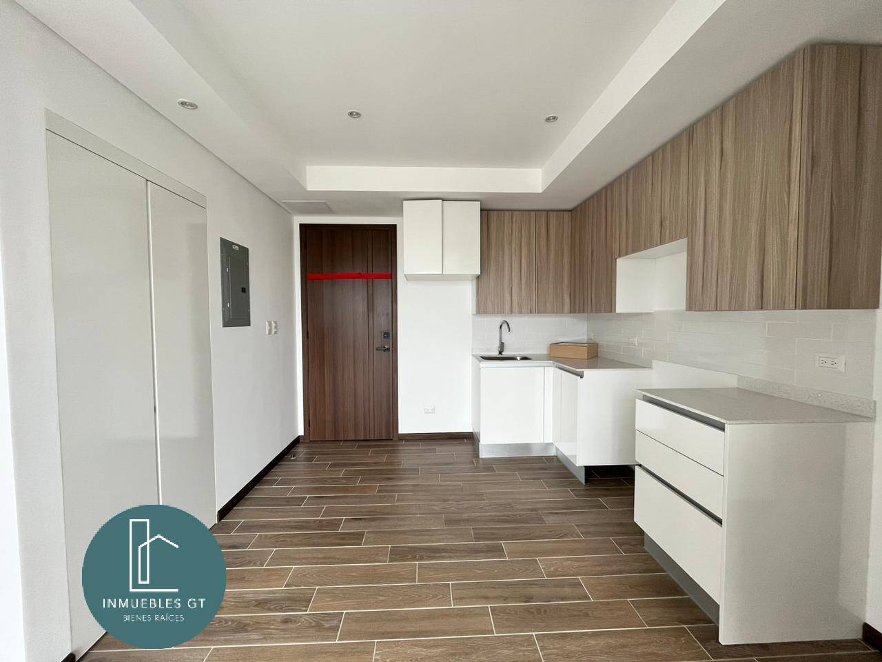 Apartamento en Venta zona 13 - Image 3