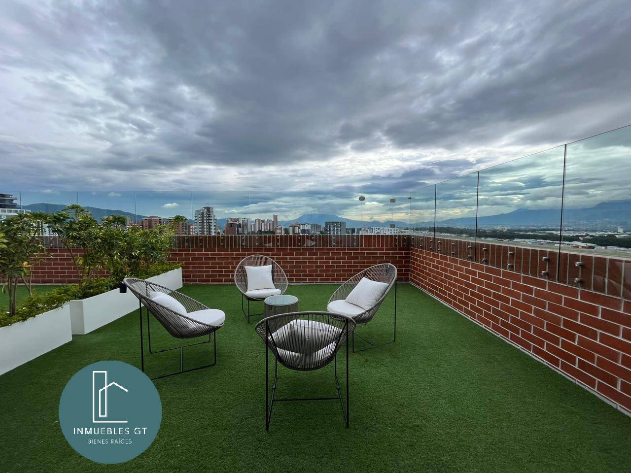 Apartamento en Venta zona 13 - Image 2