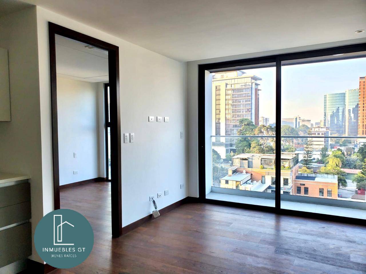 Apartamento en Renta, zona 10 - Image 1