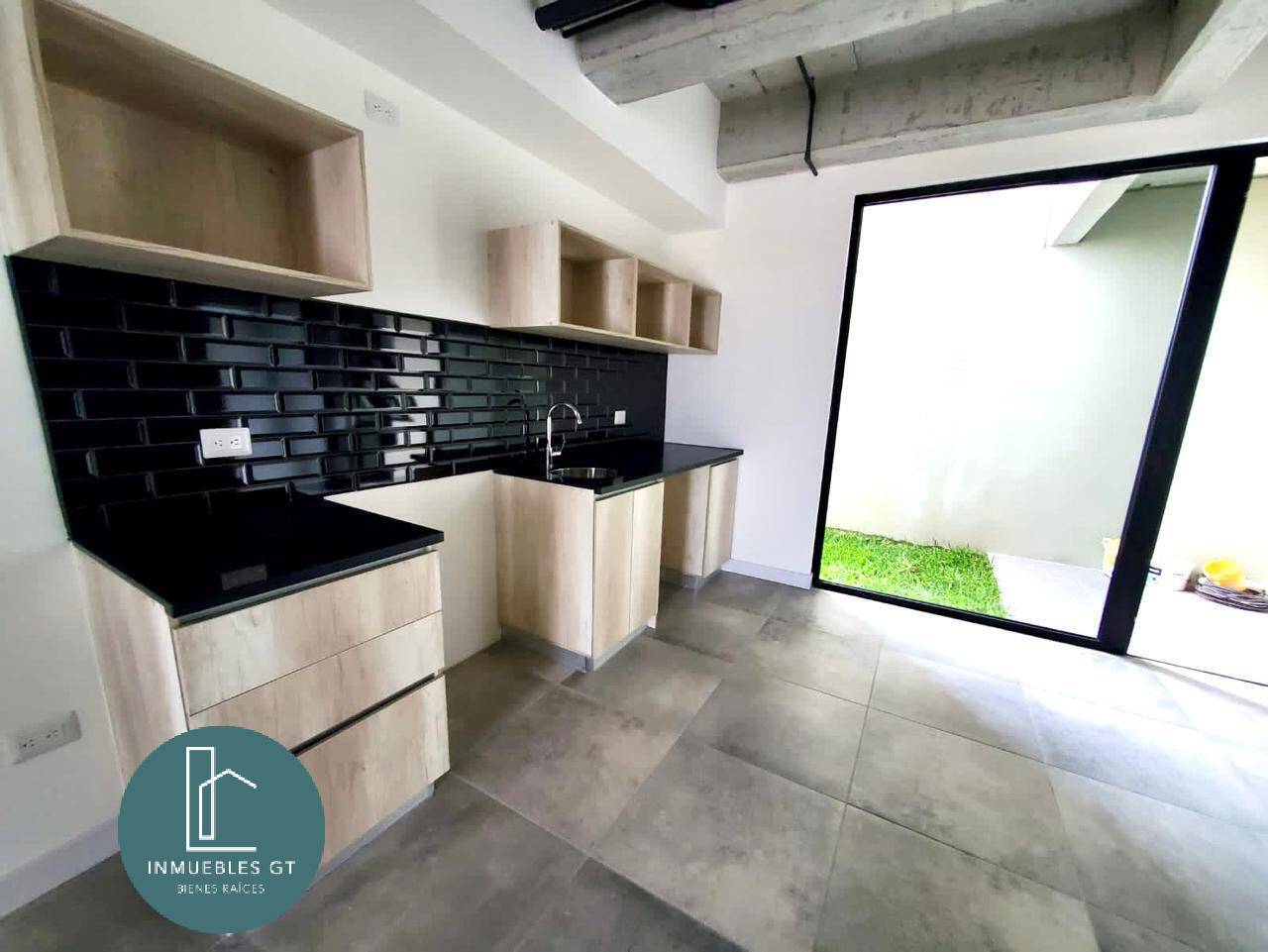Apartamento en Venta, zona 4 - Image 2