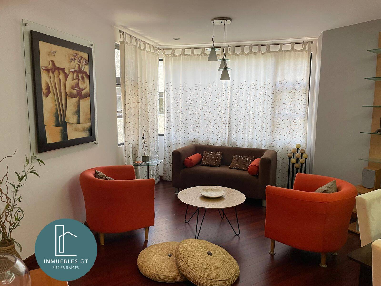 Apartamento en Venta zona 14 - Image 1