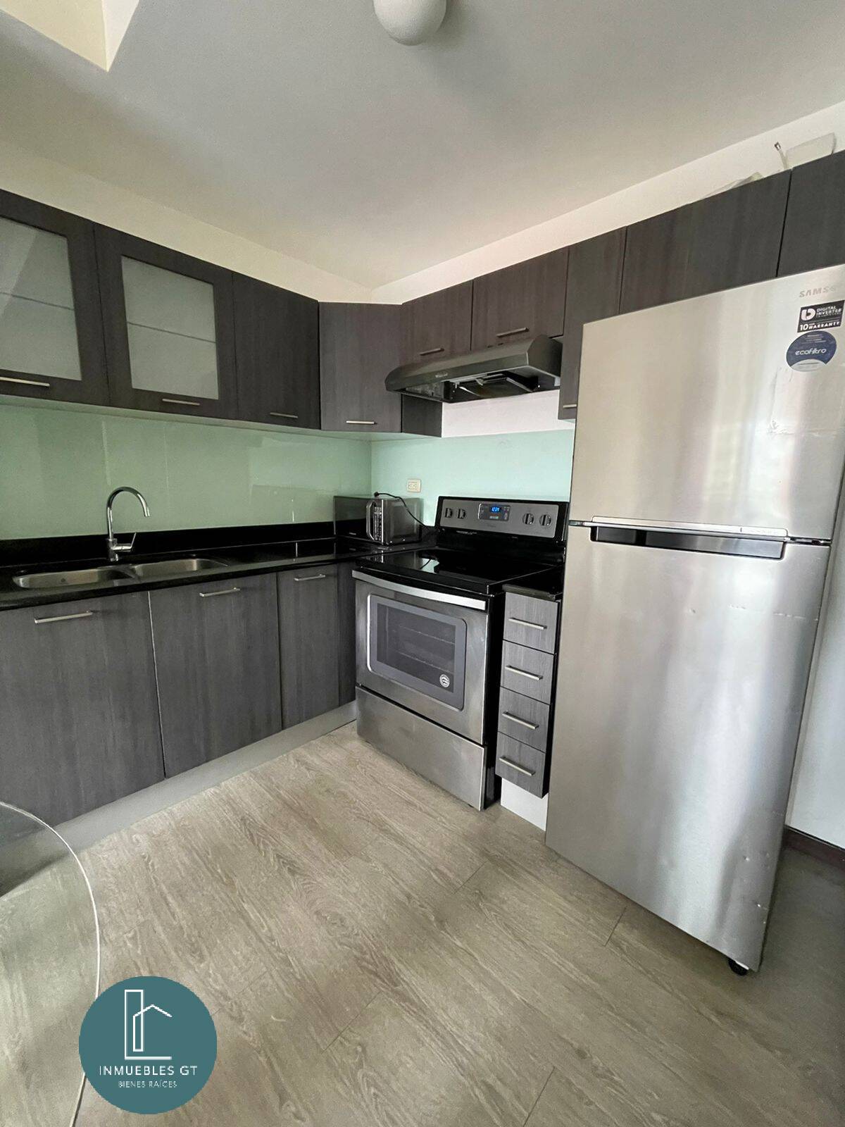 Apartamento en Renta, zona 10 - Image 2