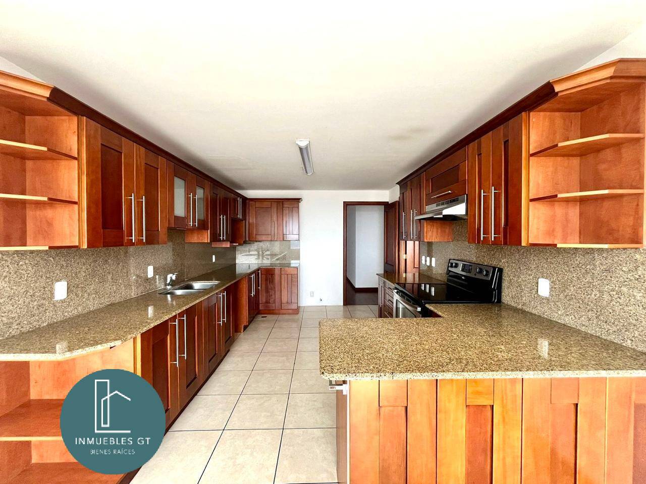 Apartamento en Renta, zona 15 - Image 1